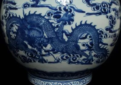 34CM Qianlong Signed Old Chinese Blue and White Vase W/dragon