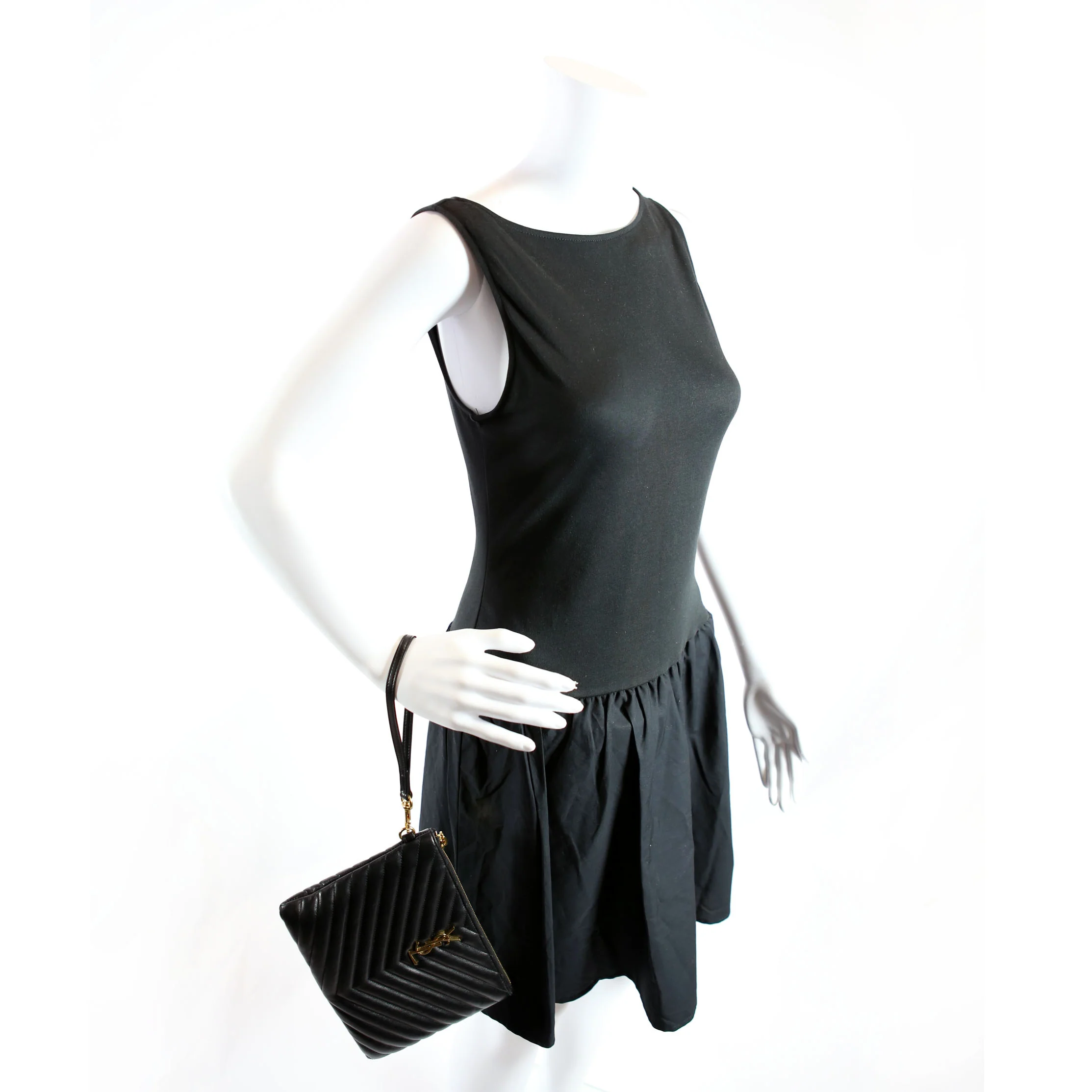 379039 A5 Matelasse Pouch Black