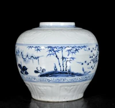 Old Chinese Blue and White Lid Pot W/pine tree N3450