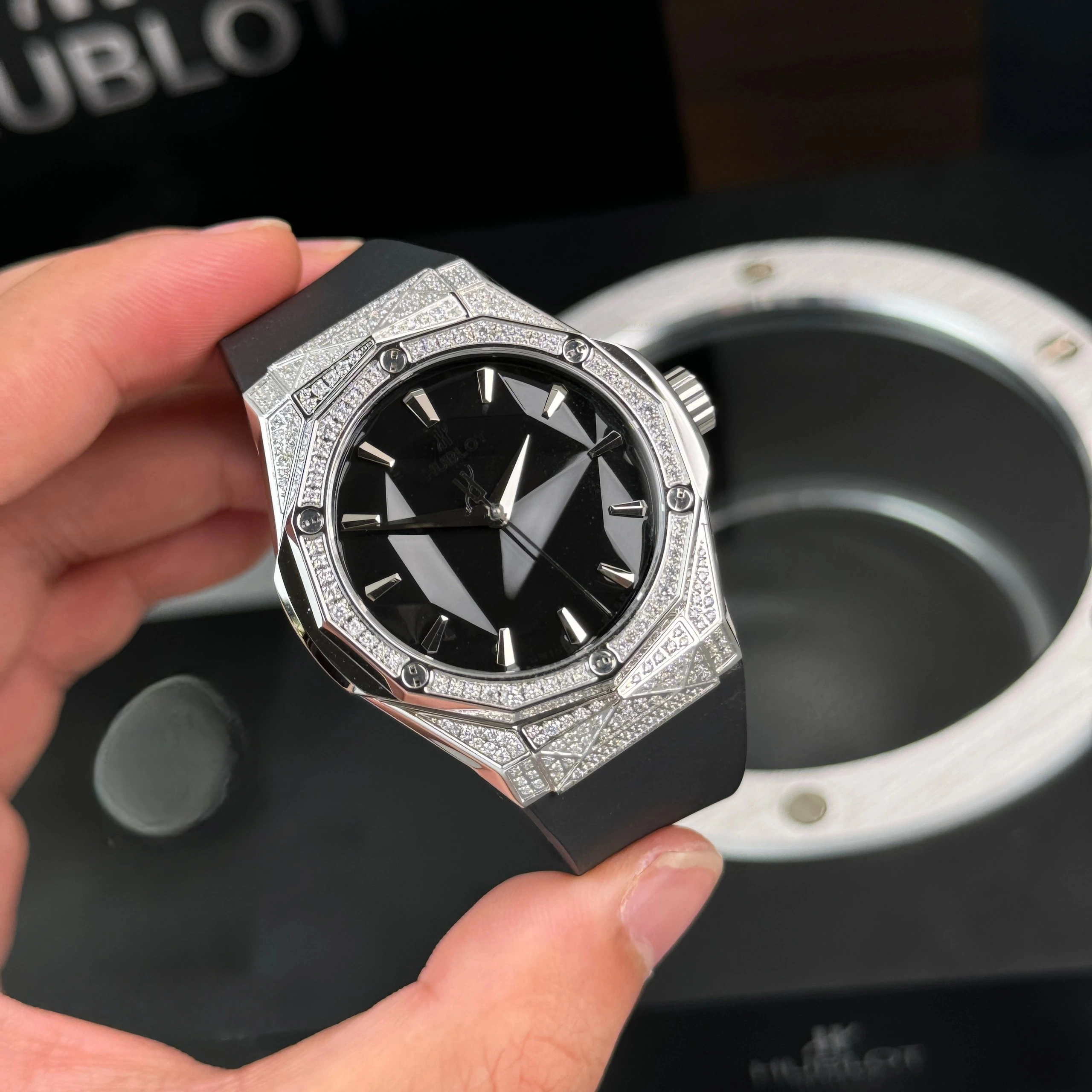 Hublot  Classic Fusion Black Dial Diamond Black Rubber Strap Men's Watch 40mm 550.NS.1800.RX.1604.ORL19