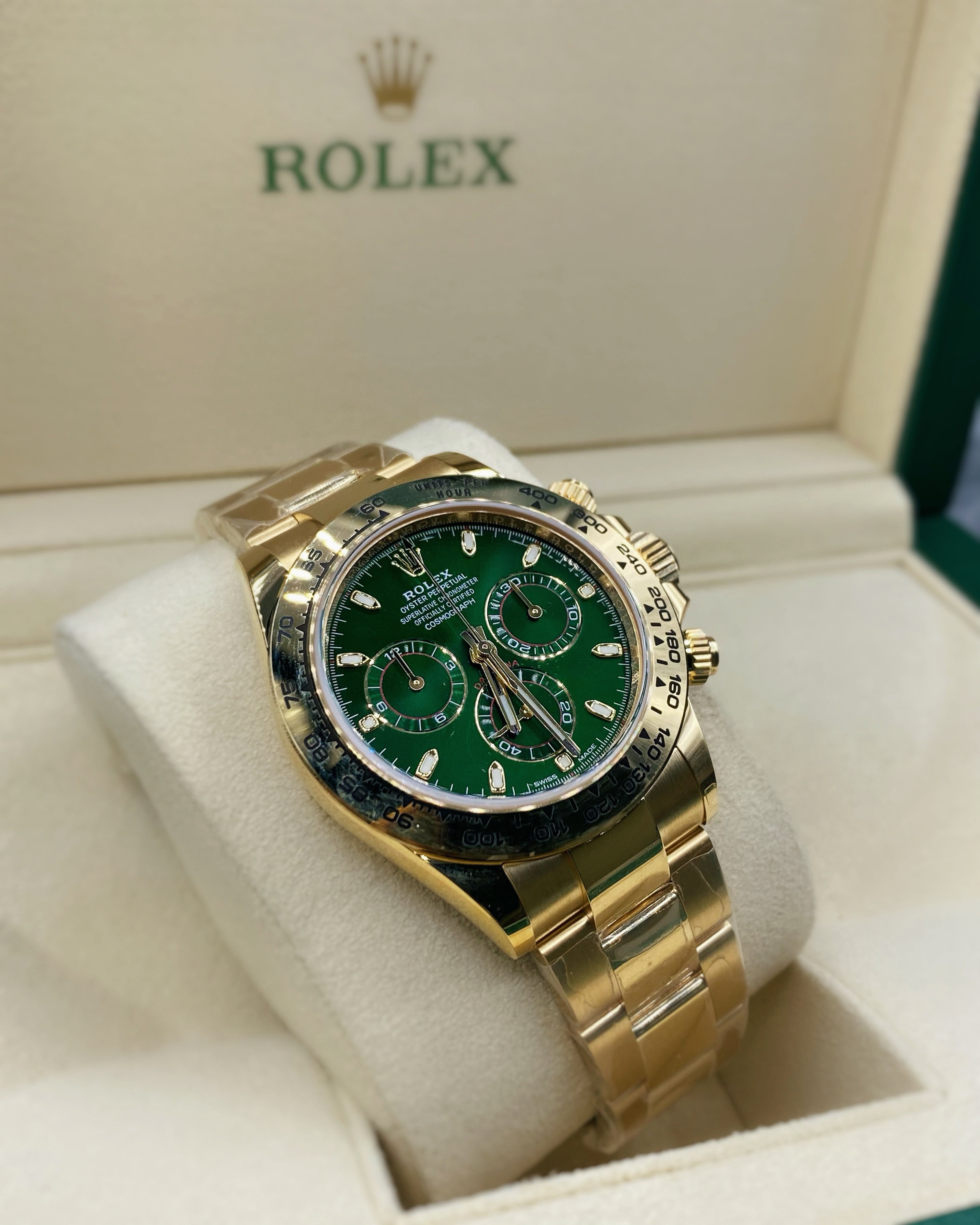 Rolex Cosmograph Daytona 18k Yellow Gold Watch Green Dial Oyster bracelet 116508