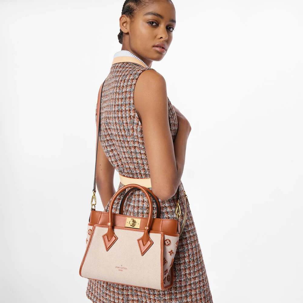 Louis Vuitton On My Side PM