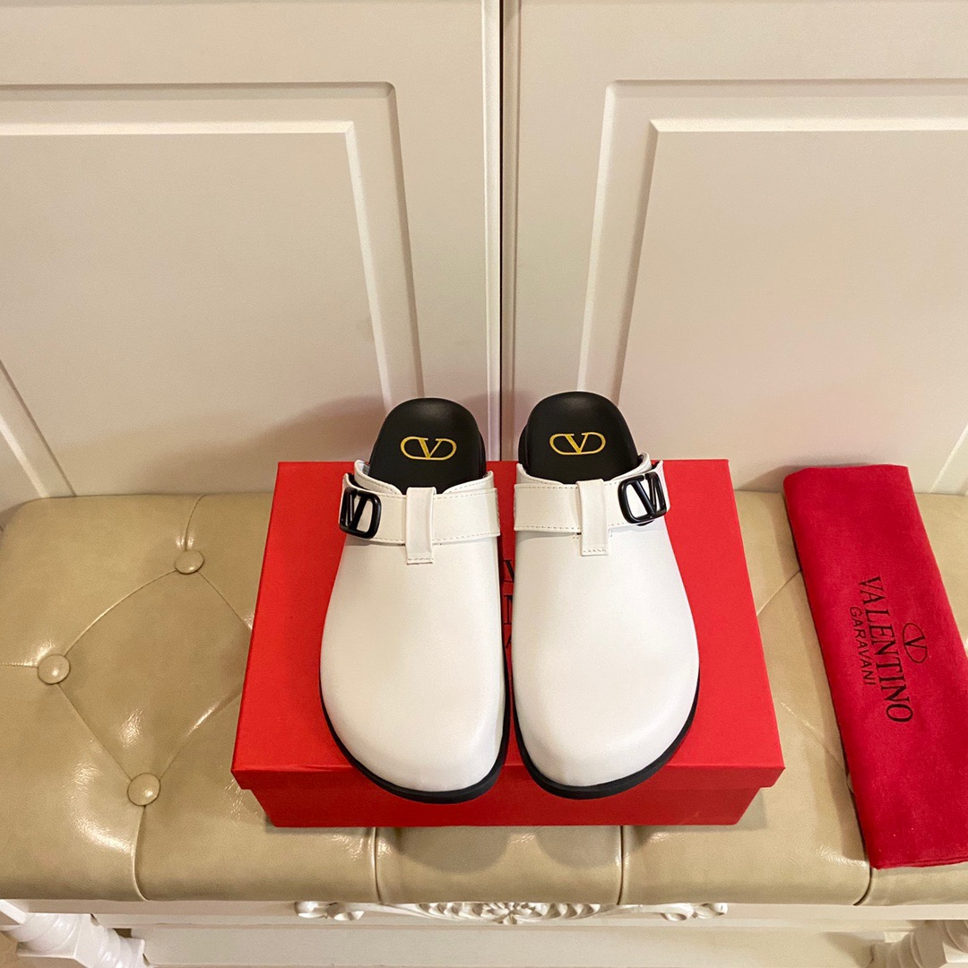 Valentino Leather Wear Stylish Flip-Flops  Slide Sandal(Replica)