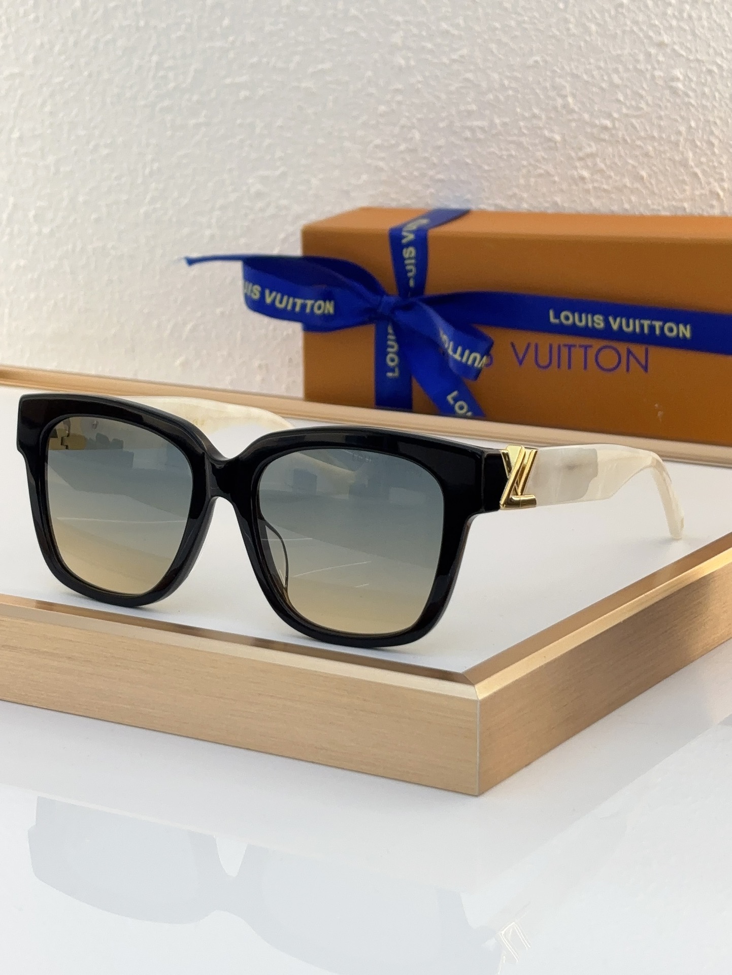 Louis Vuitton LV Sunglasses