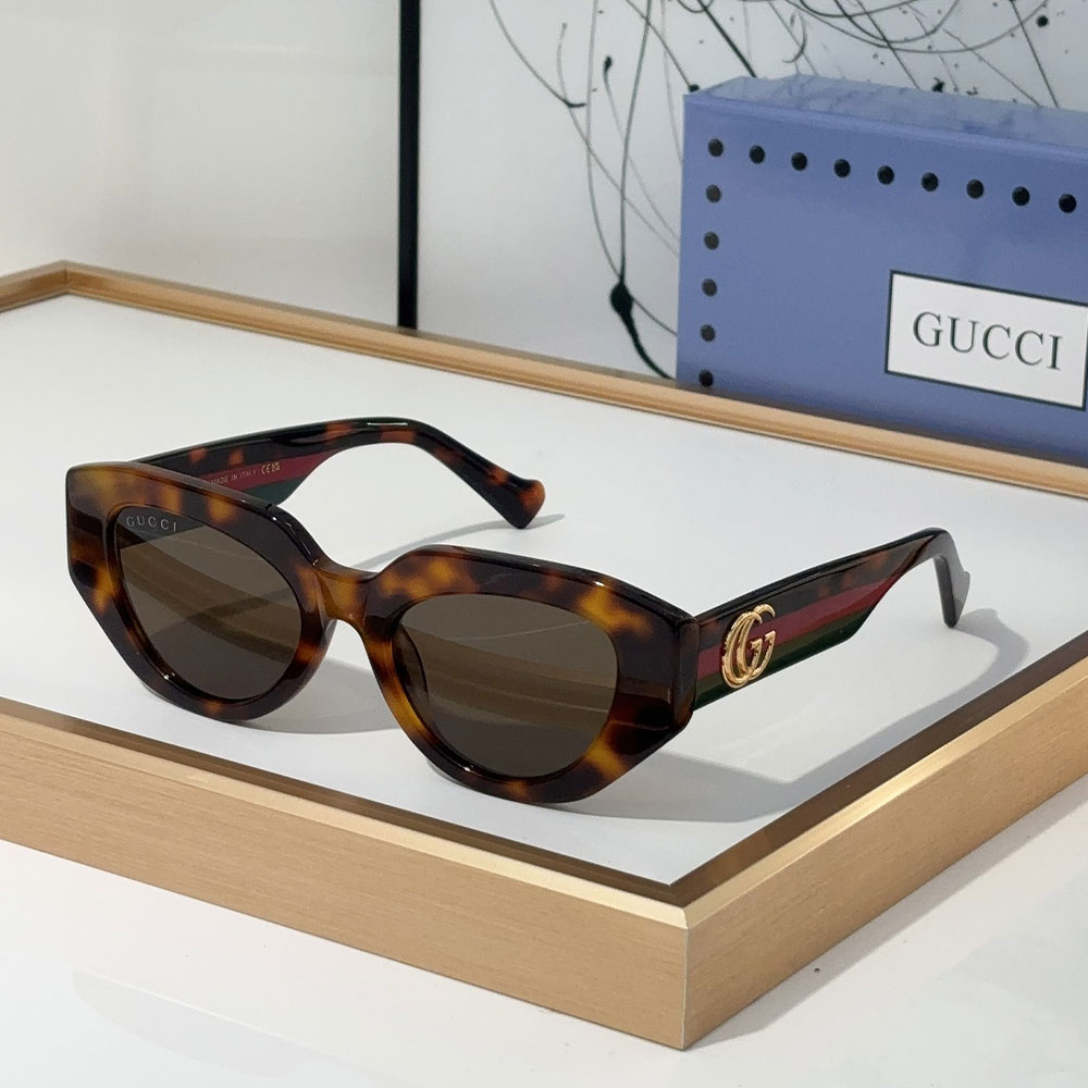 Gucci  The legs are Decorated With the Signature Double G  sunglasses Top quality （Replica）