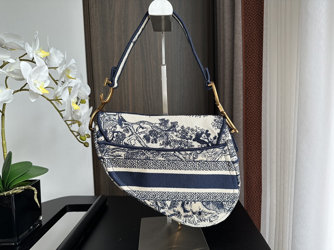 Dior Embroidery Saddle Bag Shoulder Bag Handbag Mirror Quality Version 10A(Replica)