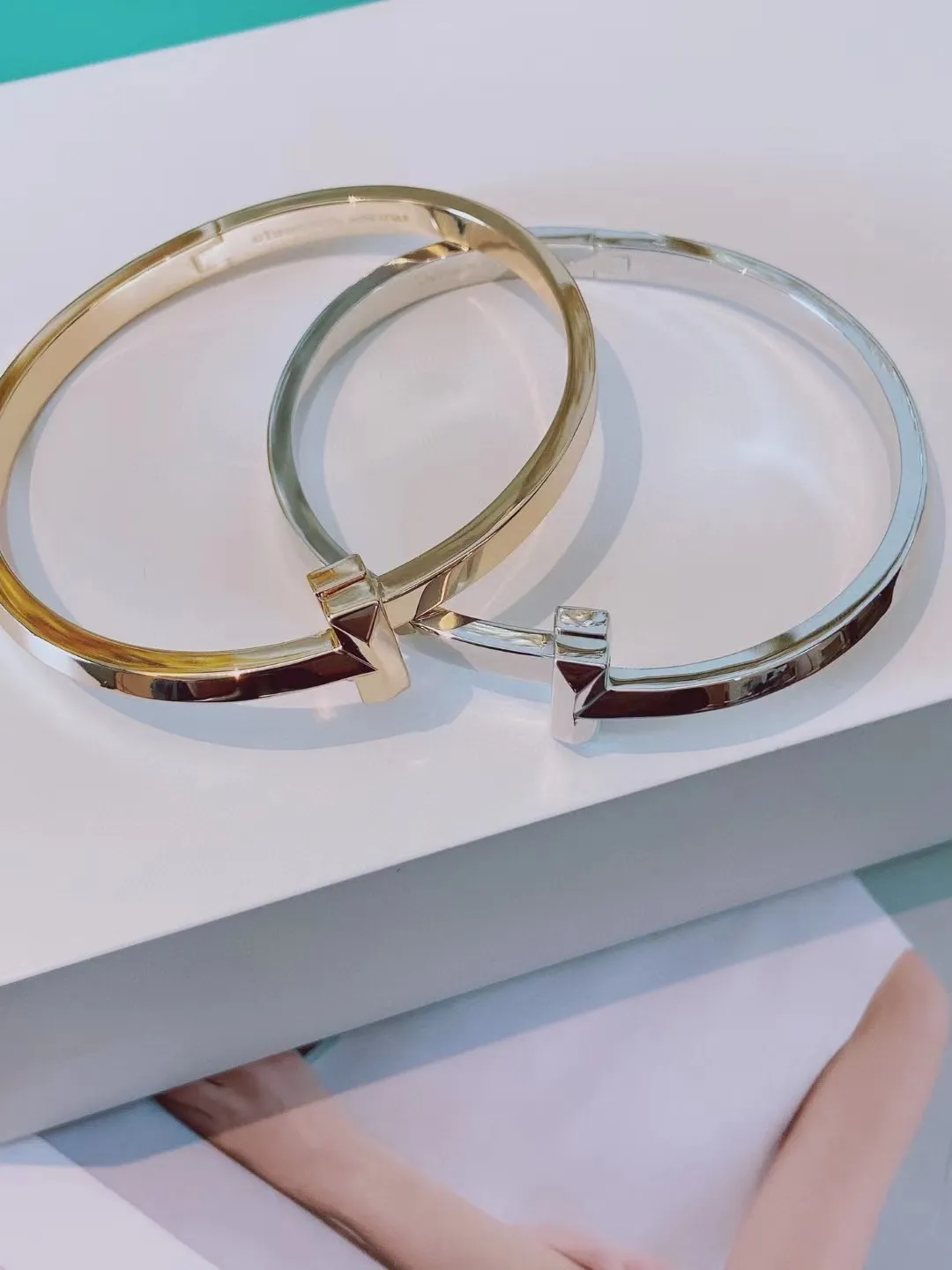 Tiffany T T1 Hinged Bangle Champagne Gold/White Gold