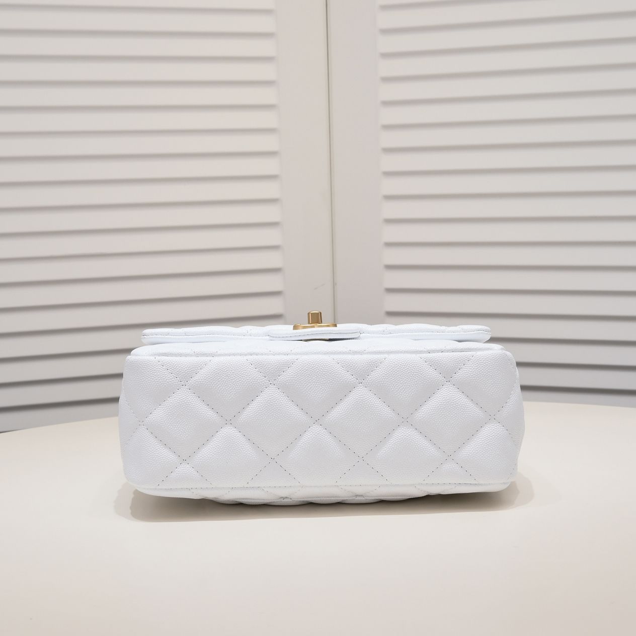 Chanel 23P Heart-Shaped Sardware Shoulder Bag Handbag