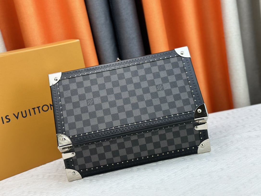 Louis Vuitton M4700B M47641 Shoulder Bag Handbag