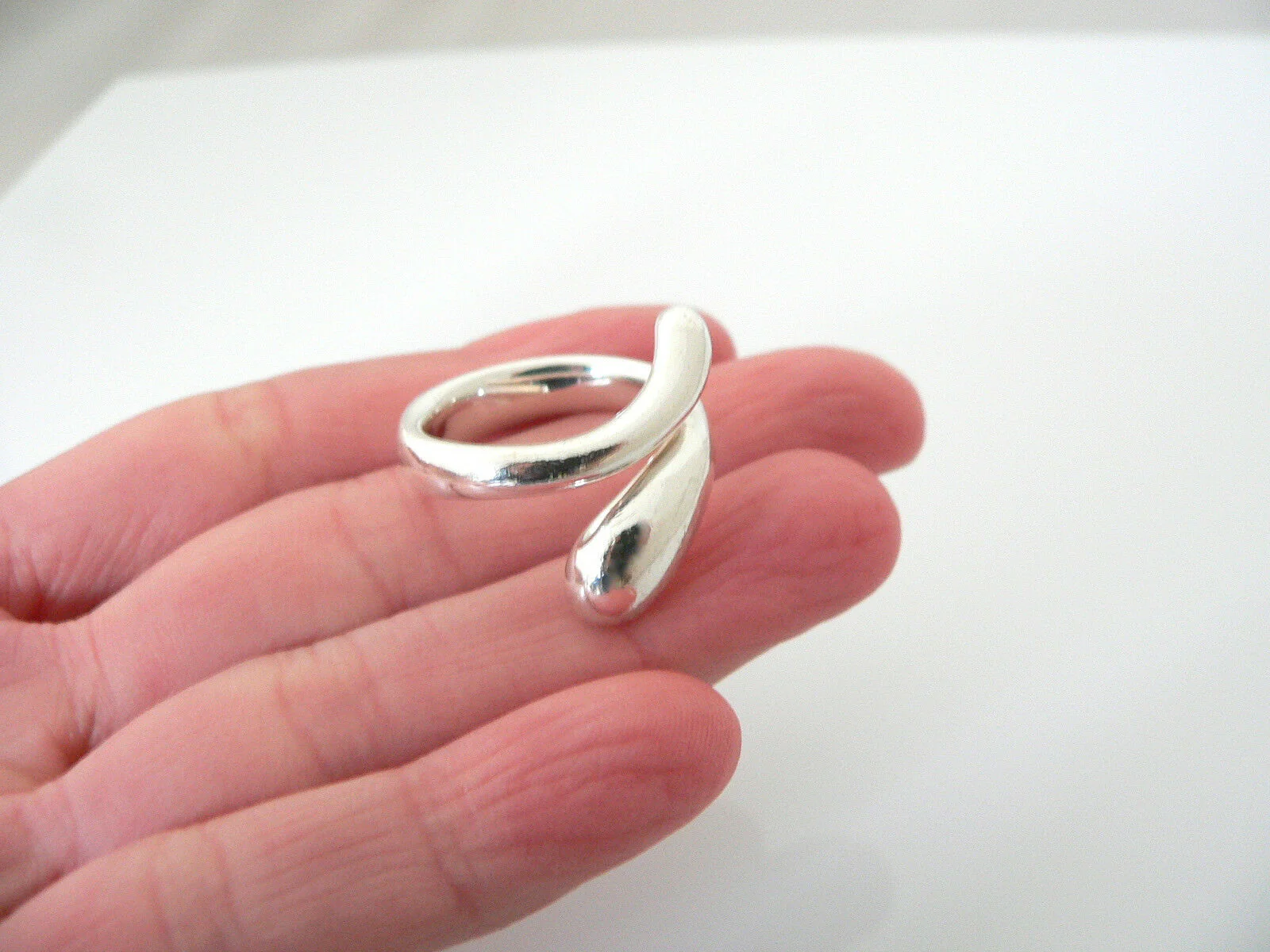 Tiffany & Co Peretti Silver Teardrop Tear Ring Band Sz 5.75 Gift Love Statement