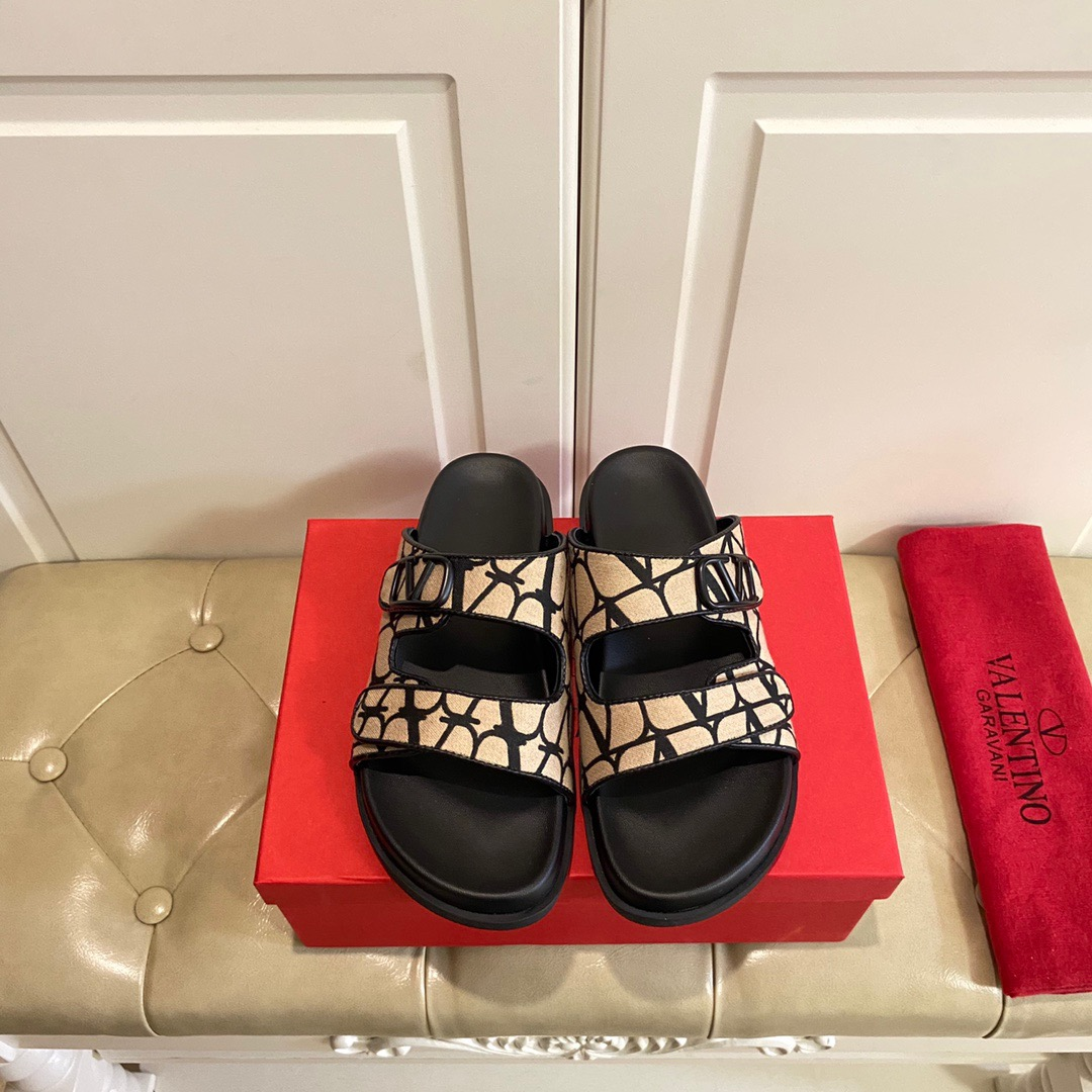 Valentino Leather Flat Fashion Flip-Flops Slide Sandal(Replica)