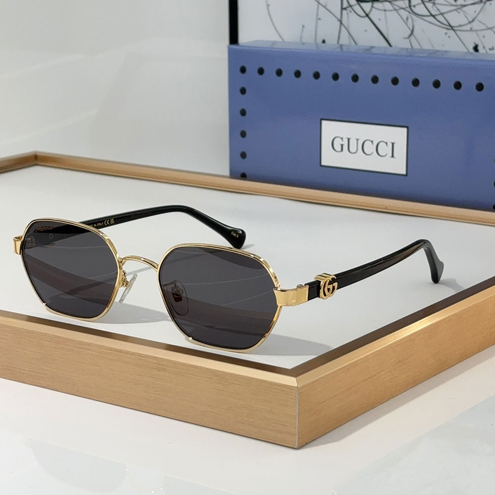 Gucci  Metal mirror leg Logo  sunglasses Top quality （Replica）