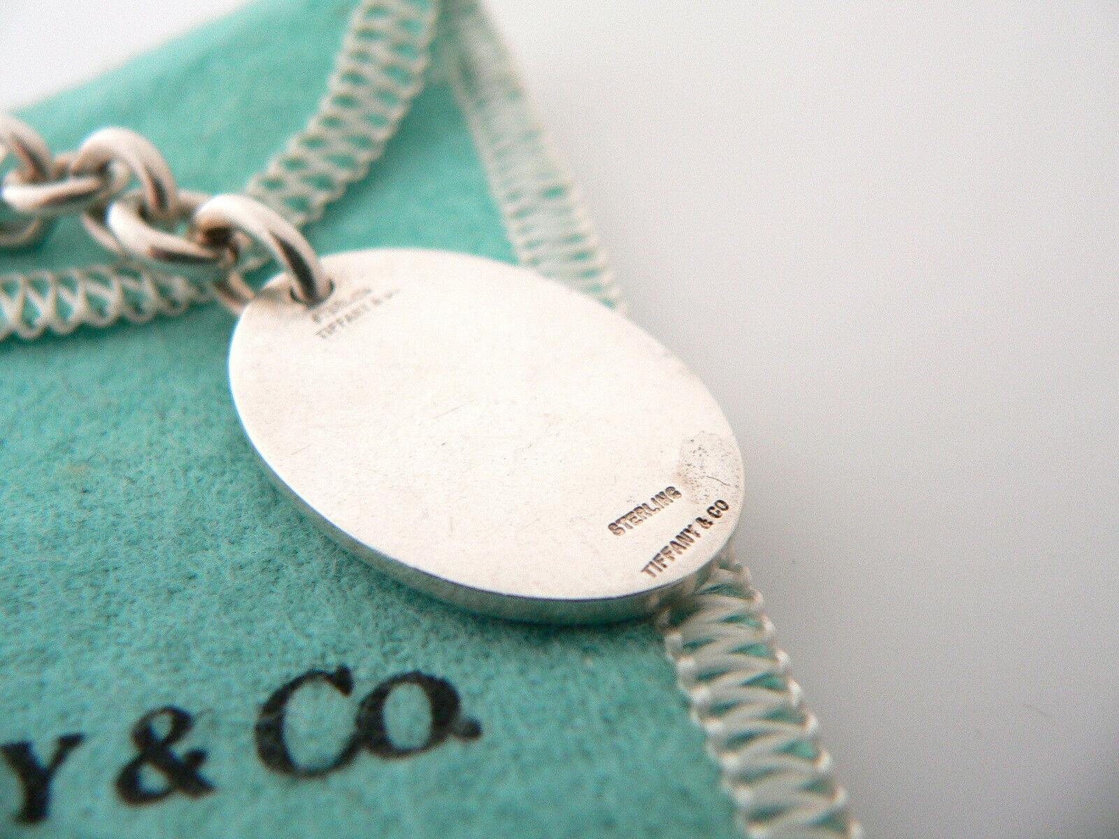 Tiffany & Co Silver Shackle Oval Key Ring Keychain Key Chain Gift Pouch Love