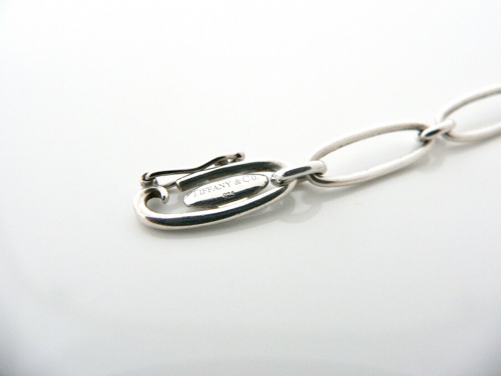 Tiffany & Co Peretti Carved Heart Bracelet Link Chain Bangle Gift Love 6.75 Inch