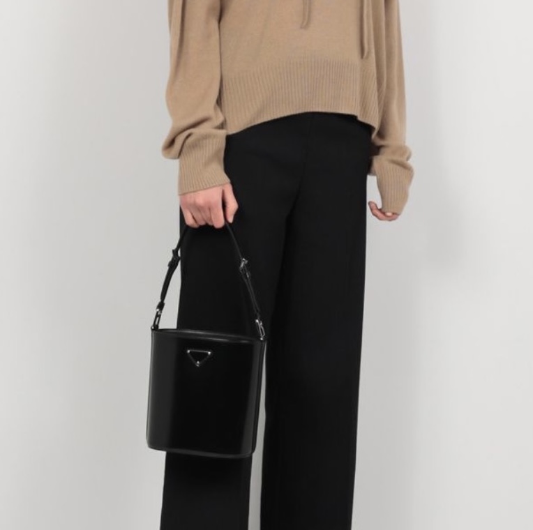 Prada Smooth Bucket Shoulder Bag（Replica）