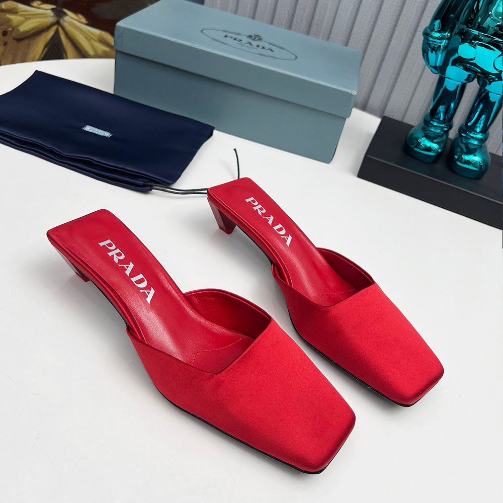 Prada Casual Flip Flops With Flat Heads Slide Sandal (Replica)