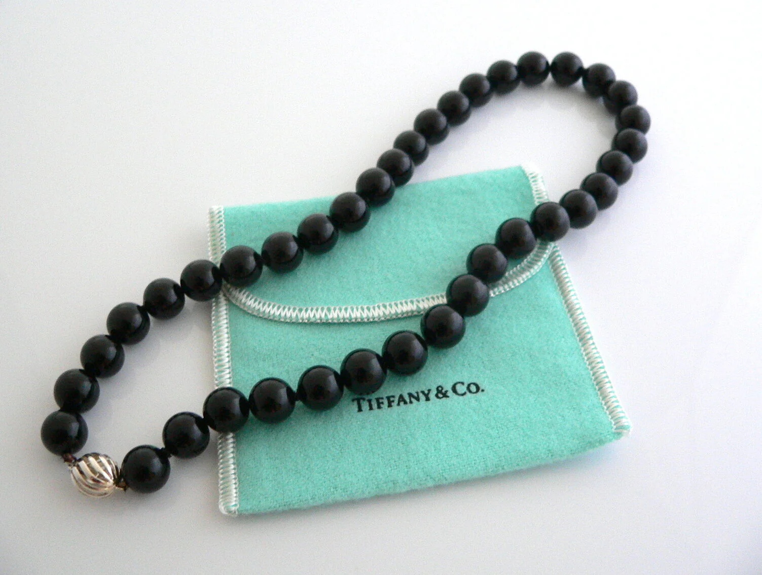 Tiffany & Co Onyx Bead Necklace Pendant Chain Twirl Clasp Silver Love Gift Pouch