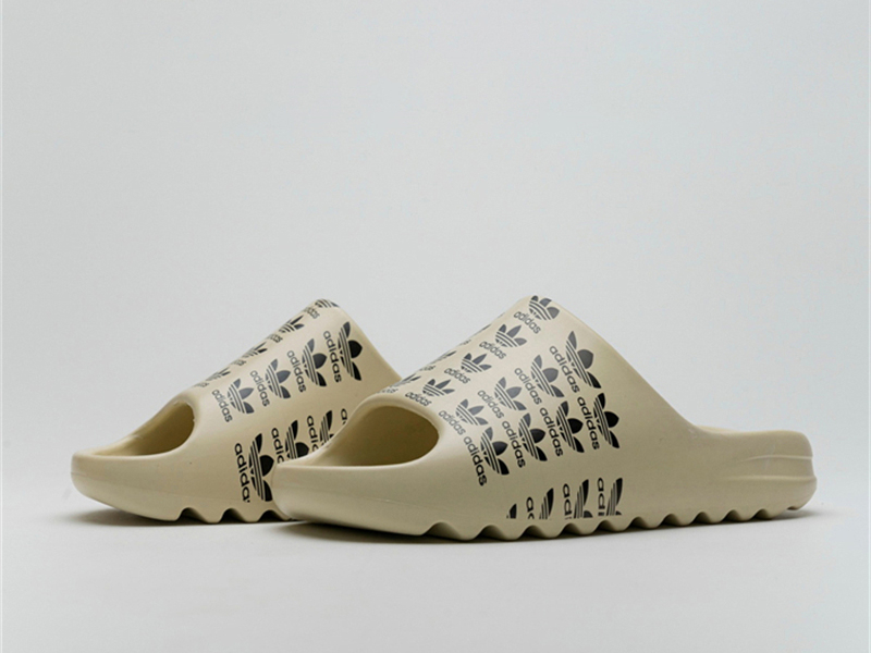 Yeezy Slides Desert Sand Logo FW6345-A