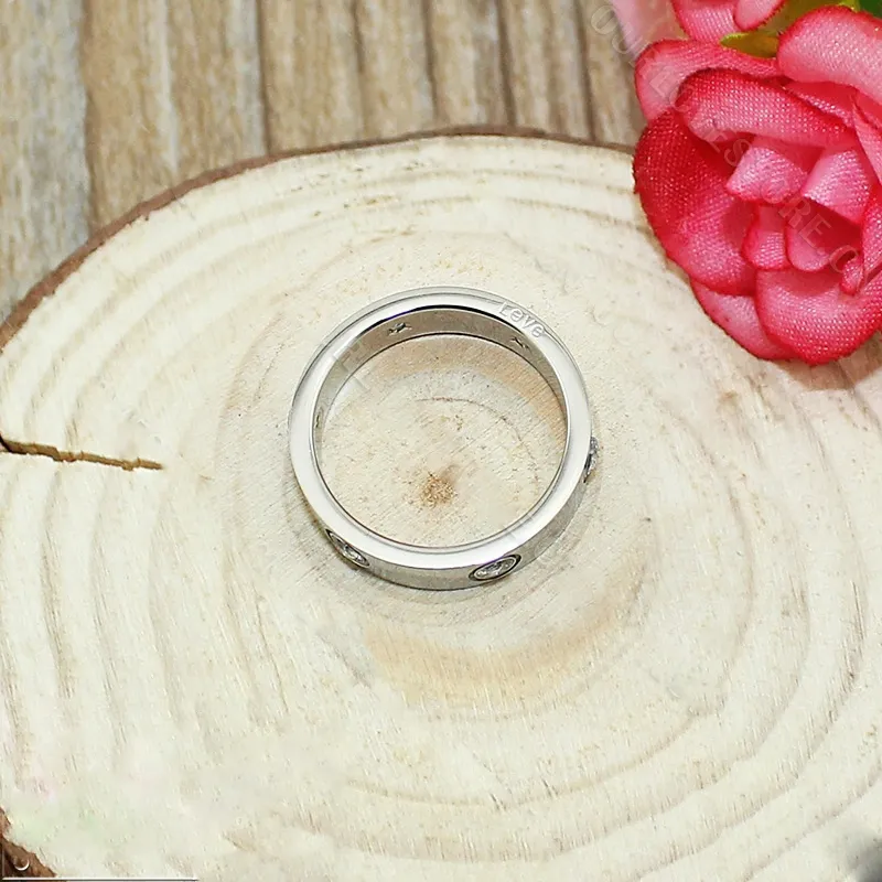 Replica Cartier Love Ring In White Gold Set With 6 Diamonds