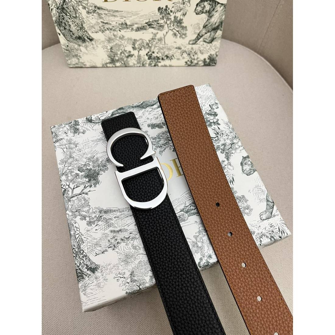 Dior cowhide and bottom leather, palladium plated pure steel buckle 35MM