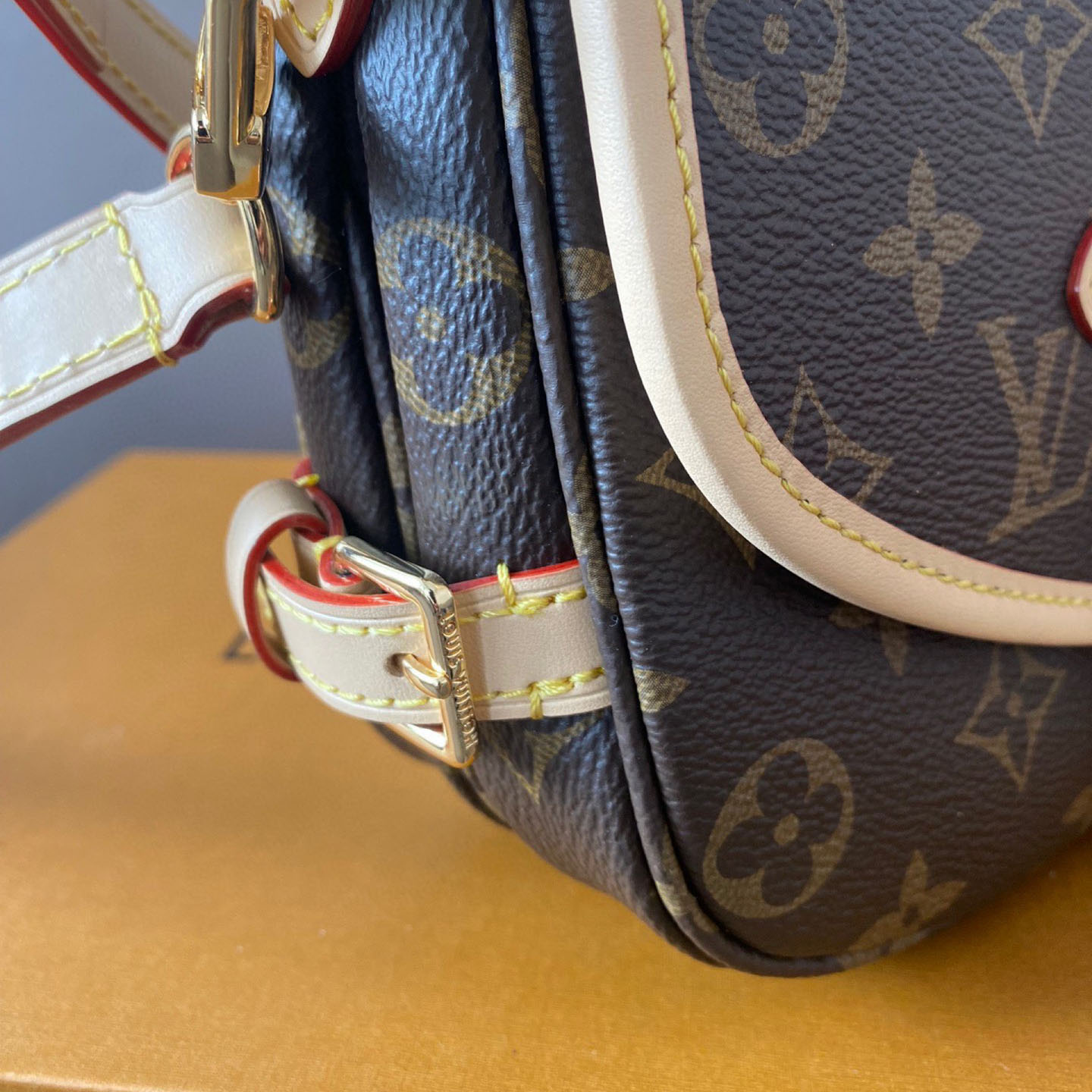 Louis Vuitton LV Saumur BB Shoulder Bag Crossbody Bag(Replica)