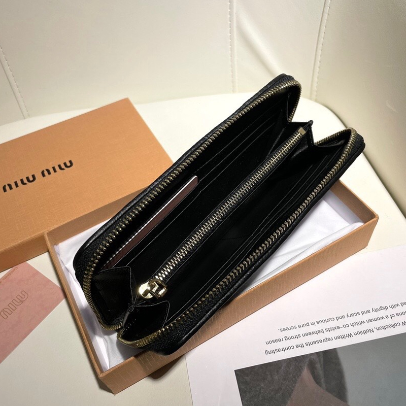 Miumiu Matelassé Leather Card Bag (Replica)