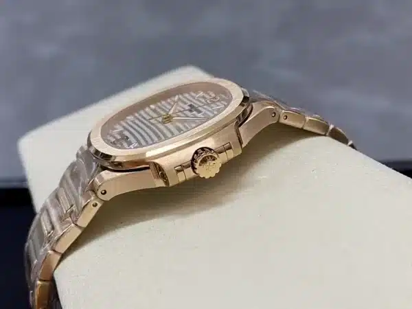 Nautilus 7118/1R-001 Ladies Automatic 35.2 mm,Rose gold