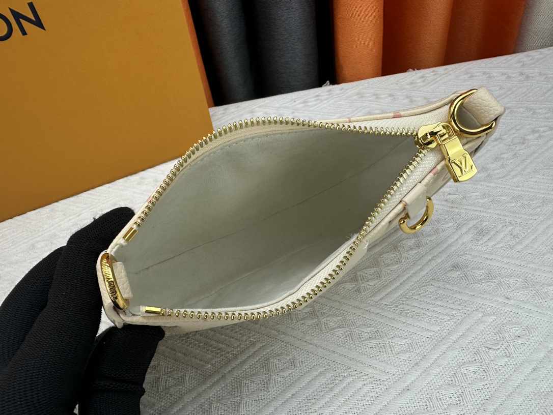 Louis Vuitton Easy Pouch On Strap Shoulder Bag Handbag