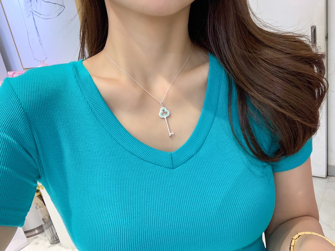 Fake Tiffany Keys Necklace, Openwork Clover Key Necklace