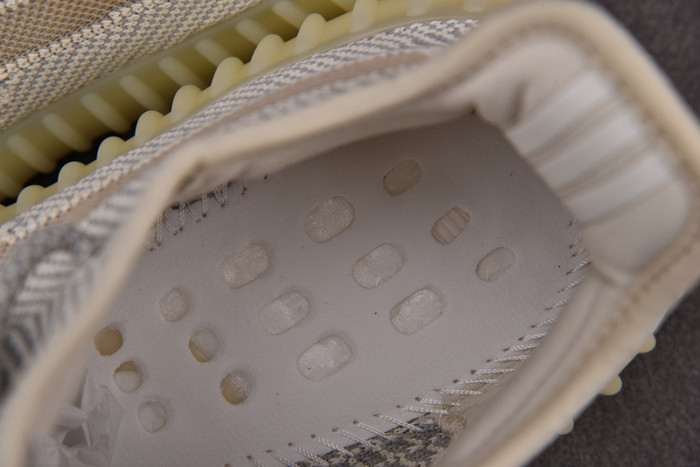Yeezy Boost 350 V2 Lundmark FU9161