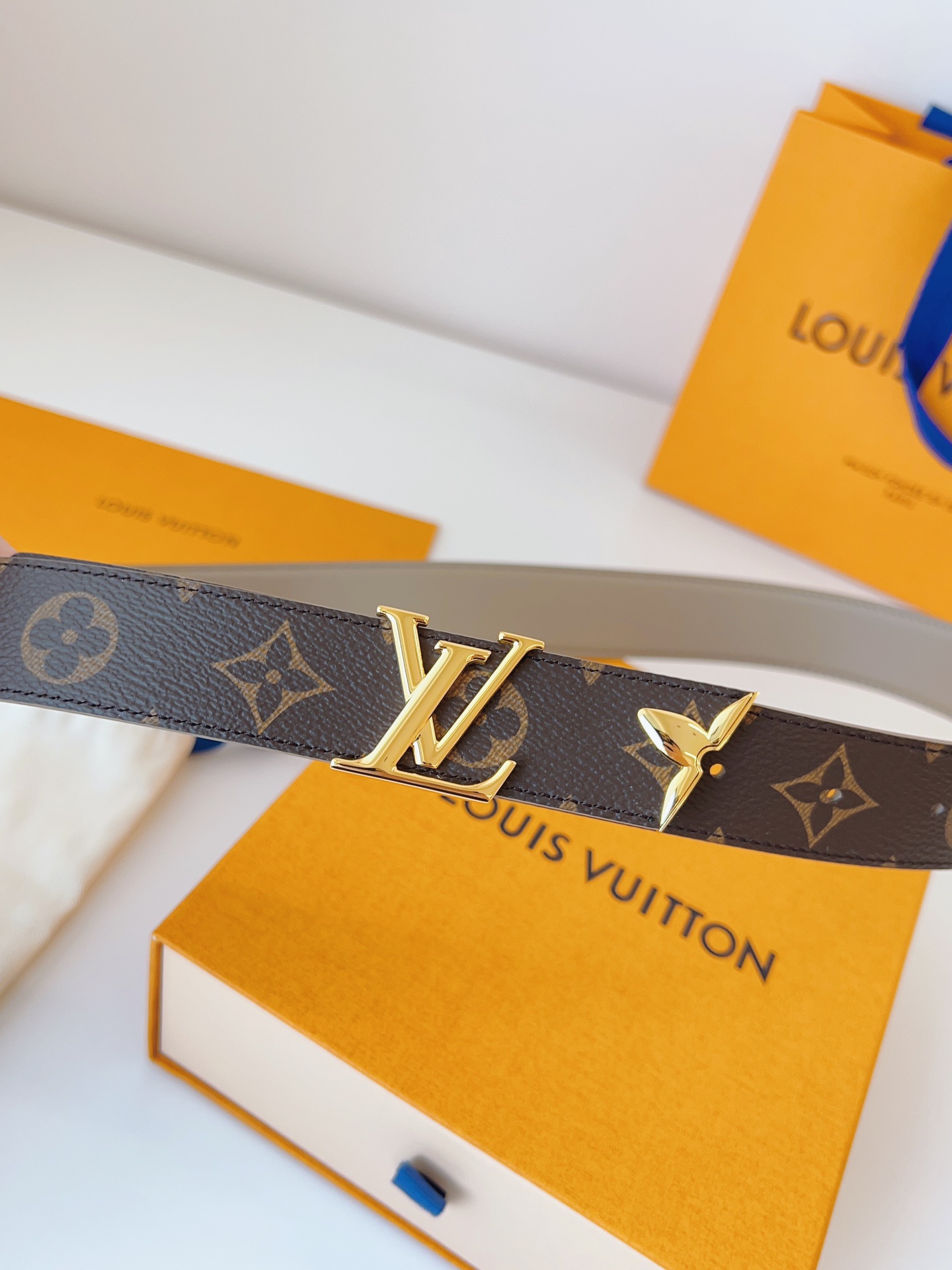 Louis Vuitton LV Leather Belts 1:1 Mirror Version