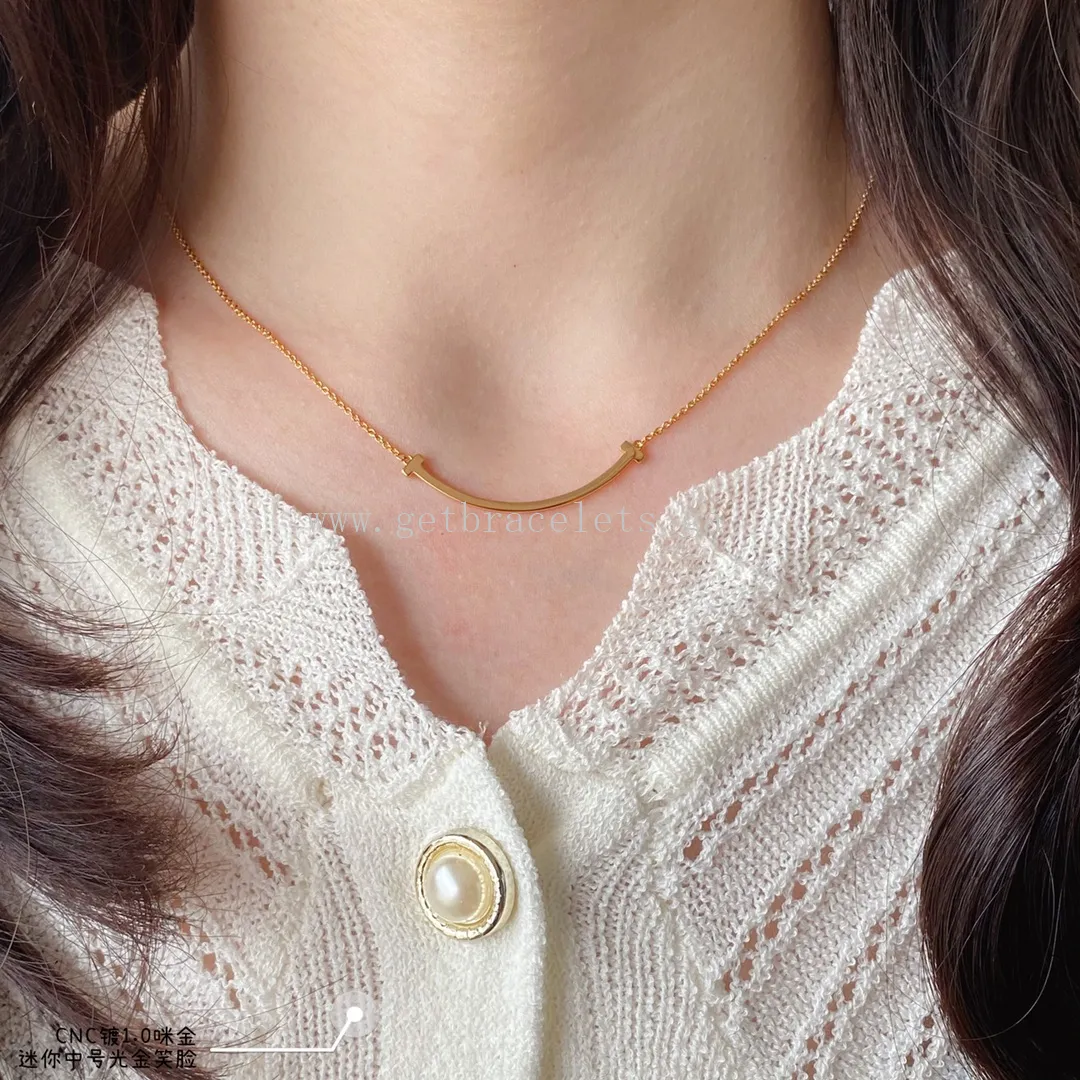 Tiffany T Medium Smile Pendant Yellow Gold/Rose Gold/White Gold