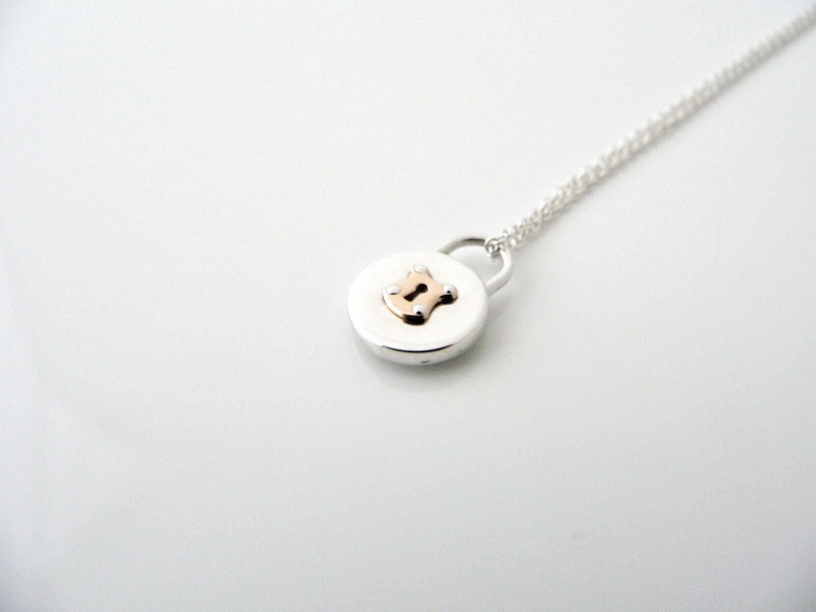 Tiffany & Co 18K Gold Silver Key Hole Circle Necklace Charm Chain Gift Love Cool