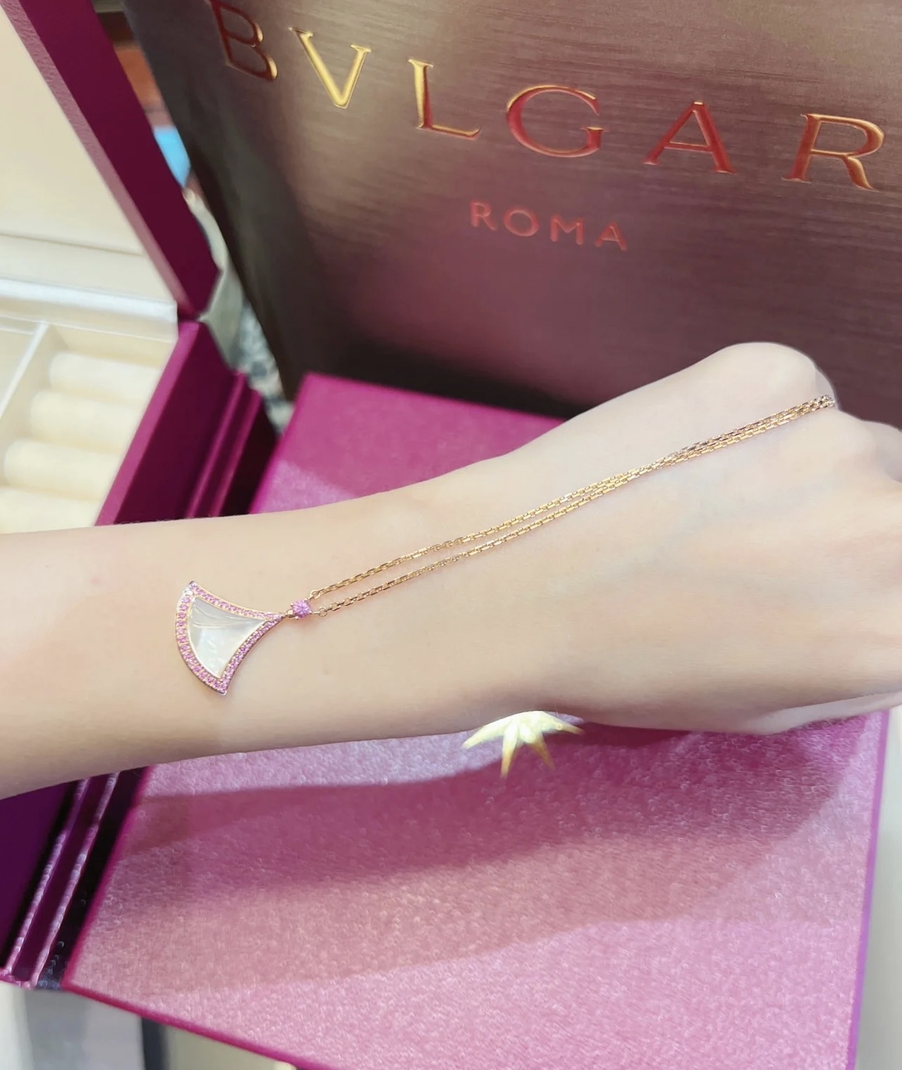 BVLGARI DIVAS' DREAM NECKLACE, White Mother-of-Pearl & Malachite, Three Style