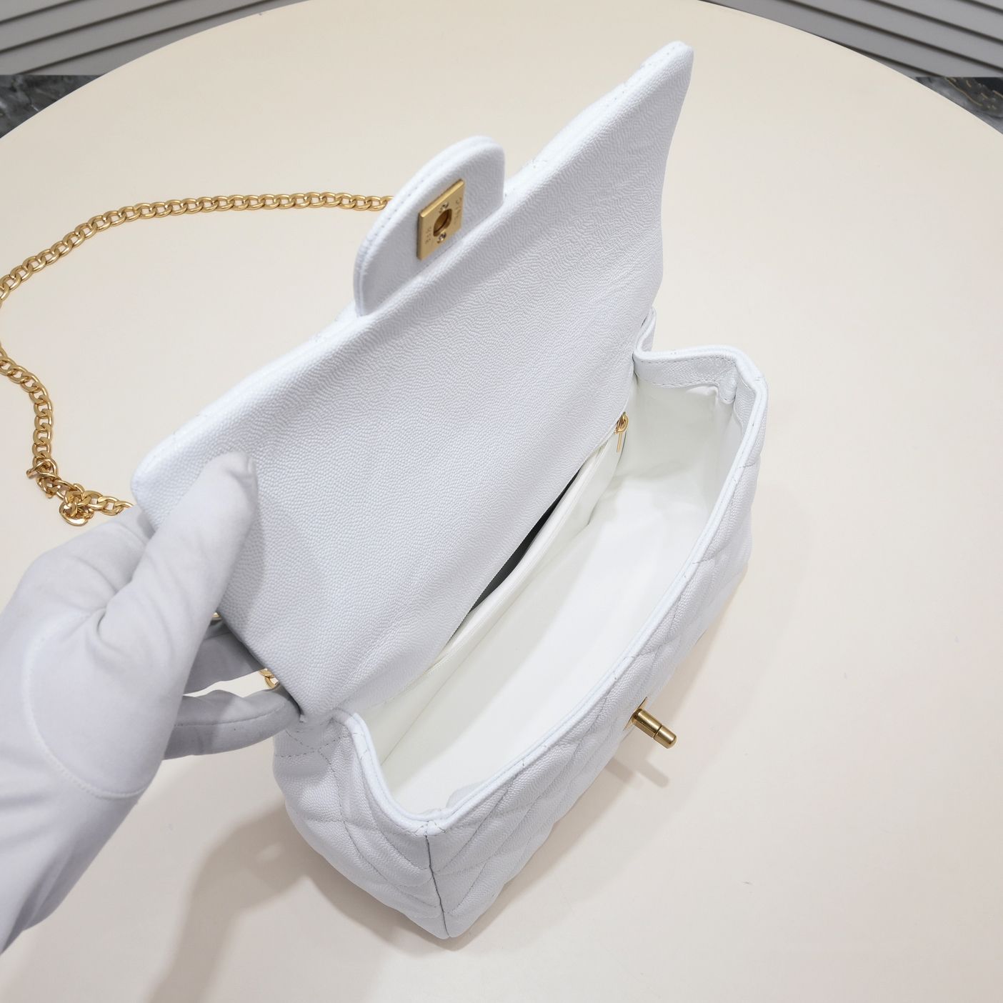 Chanel 23P Heart-Shaped Sardware Shoulder Bag Handbag