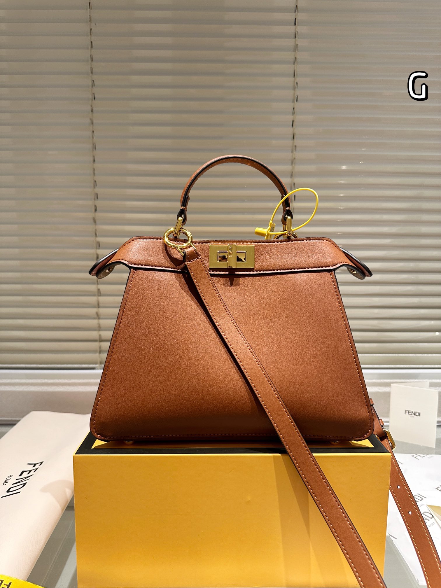 FENDI Peekaboo ISeeU Bag Medium Shoulder Bag(Replica)