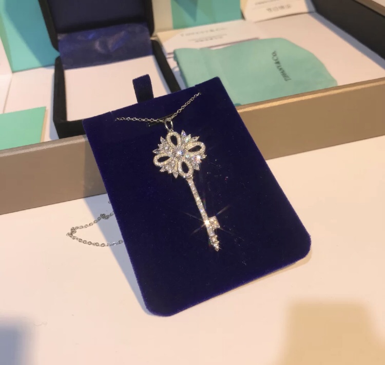 Tiffany Keys, Tiffany Victoria® Key Pendant