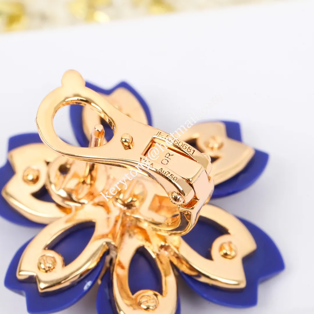 Hot Selling Van Cleef Arpels Rose de Noel Clip Earrings White/Blue With Diamonds Replica