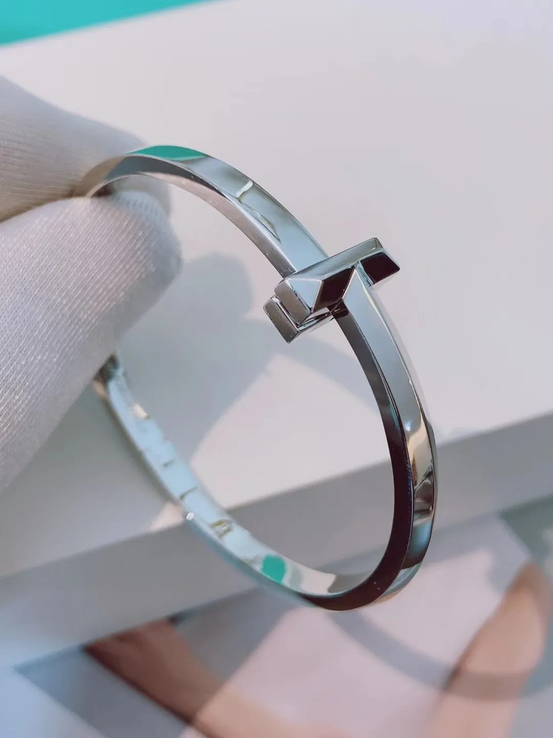 Tiffany T T1 Hinged Bangle Champagne Gold/White Gold