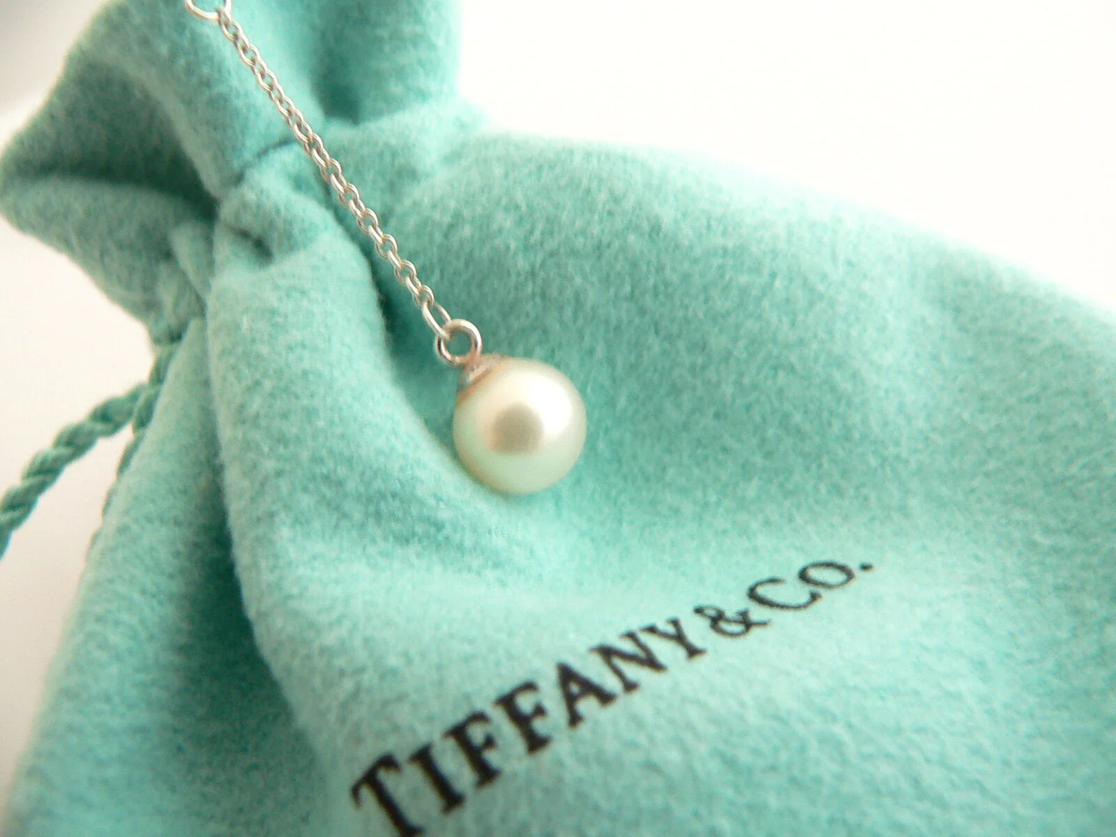 Tiffany & Co Pearl Earrings Studs Dangling Love Heart Gift Pouch Statement T Co