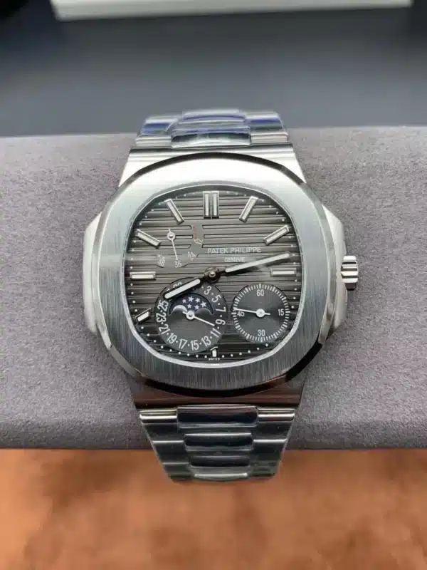 Nautilus Moon phases 40 mm,Stainless steel Dark Dial,5712/1A-001