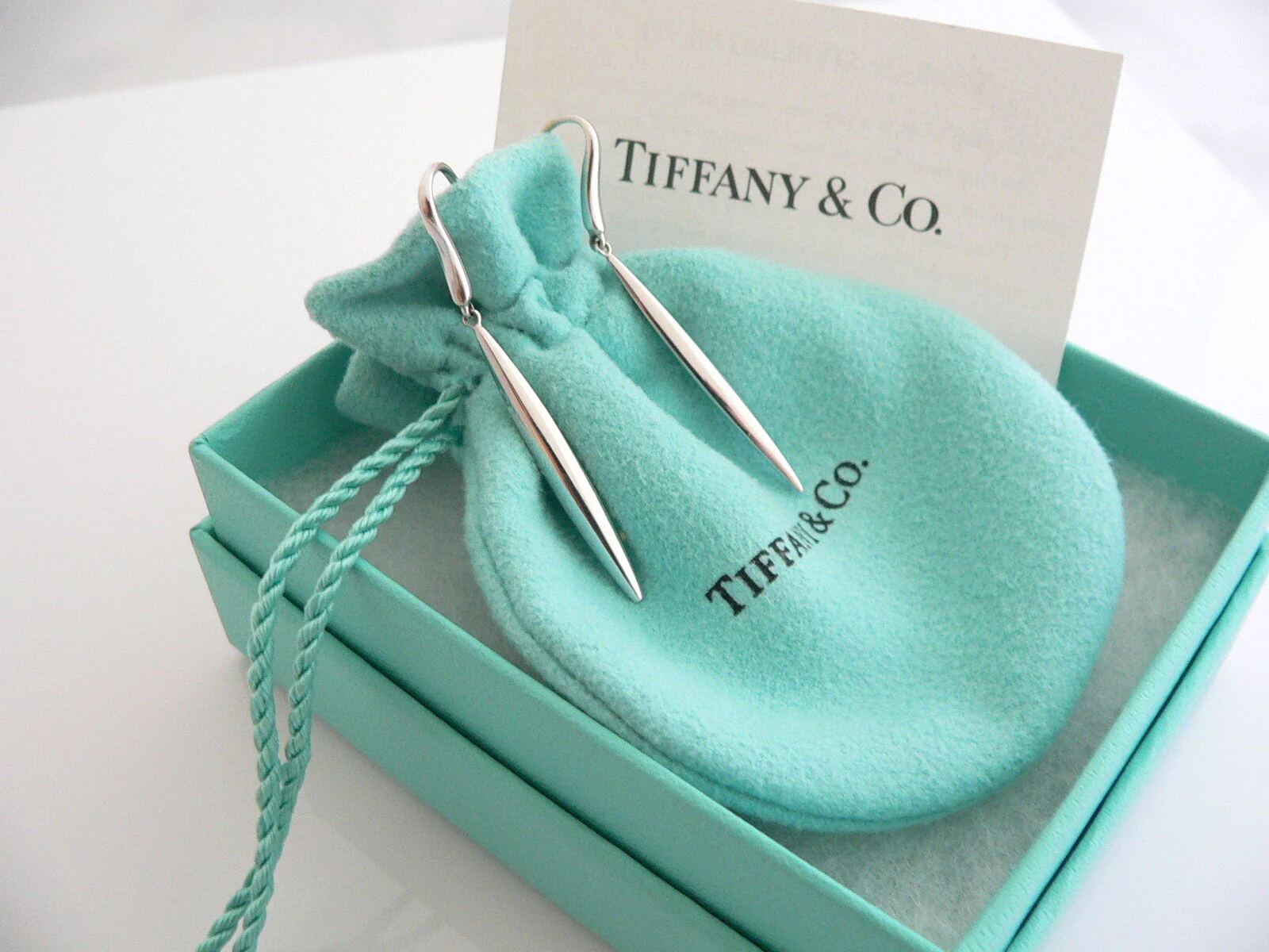 Tiffany & Co 18K Gold Feather Dangling Earrings Dangle T and Co Gift Pouch Box