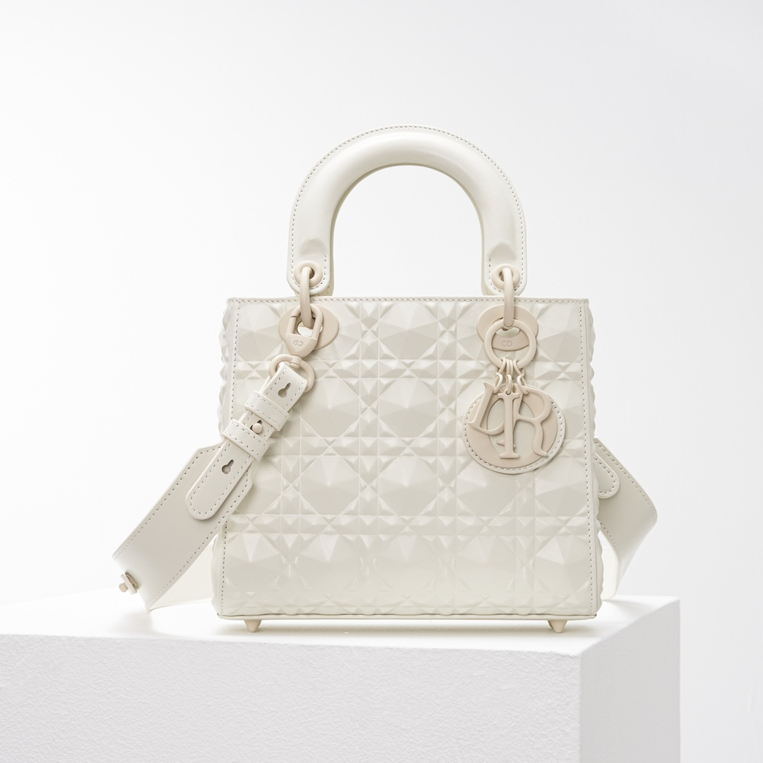 DIOR Lady Dior Diamond Vine Pattern Handbag (Replica)