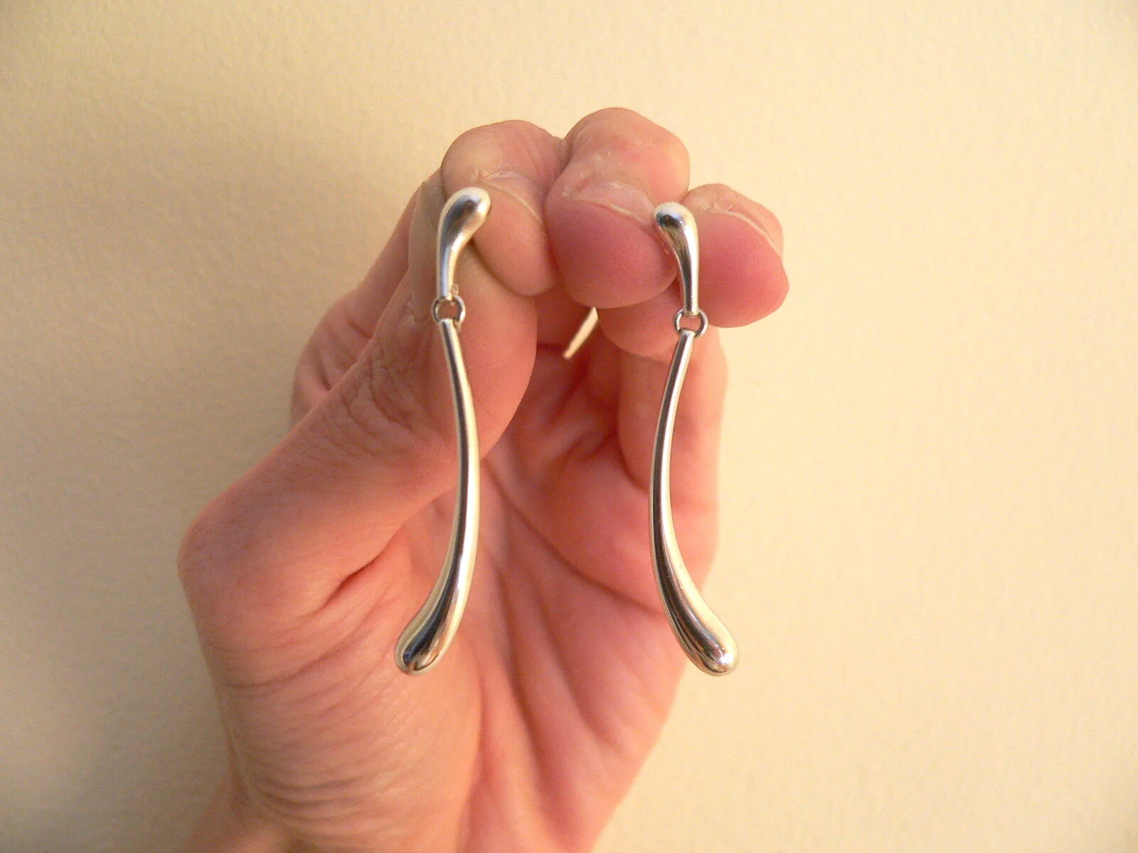 Tiffany & Co Silver Teardrop Earrings Peretti Dangling Dangle Tear Drop Gift Art