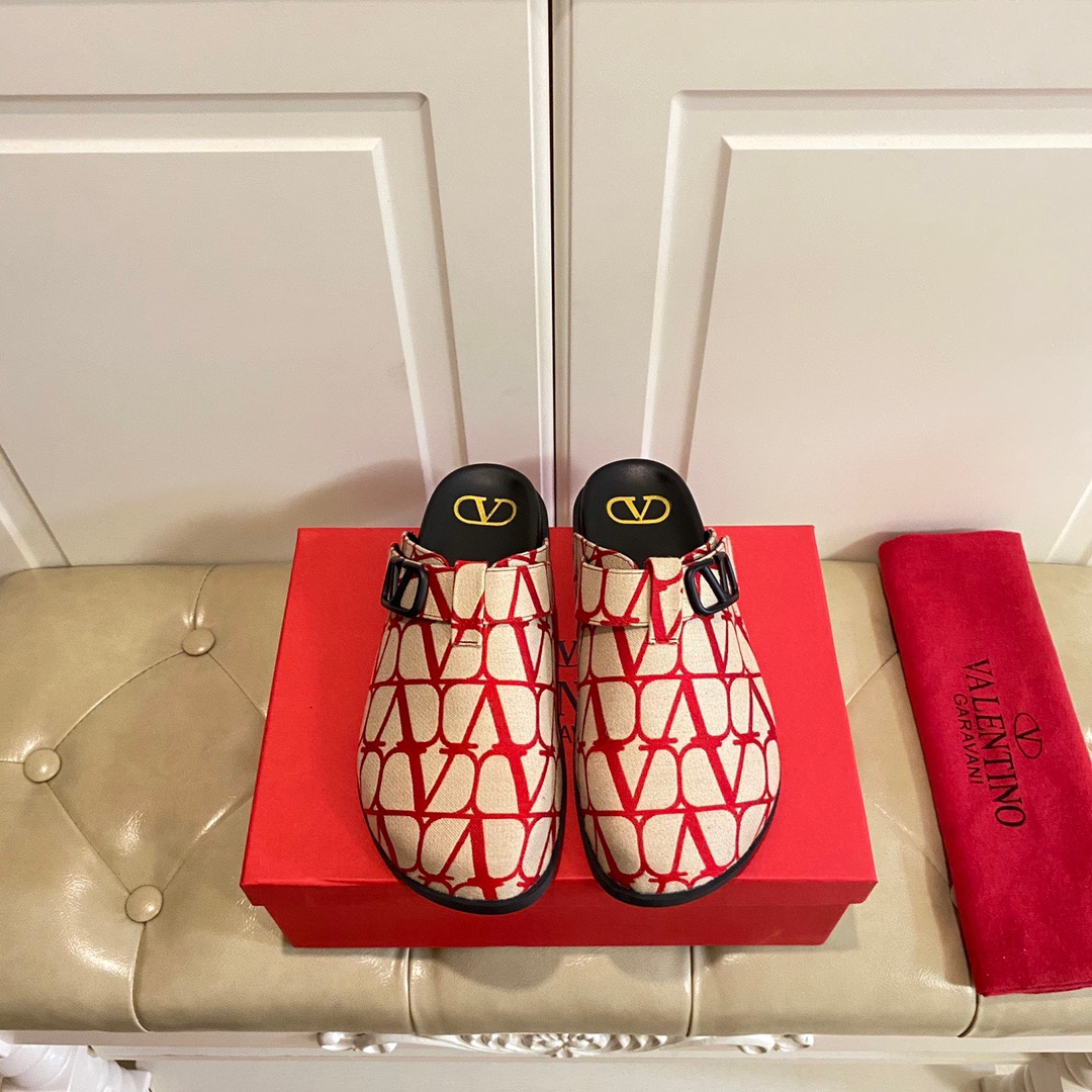 Valentino Leather Wear Stylish Flip-Flops  Slide Sandal(Replica)