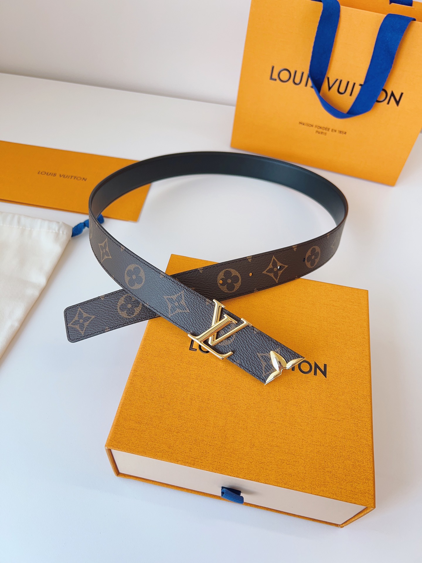 Louis Vuitton LV Leather Belts 1:1 Mirror Version