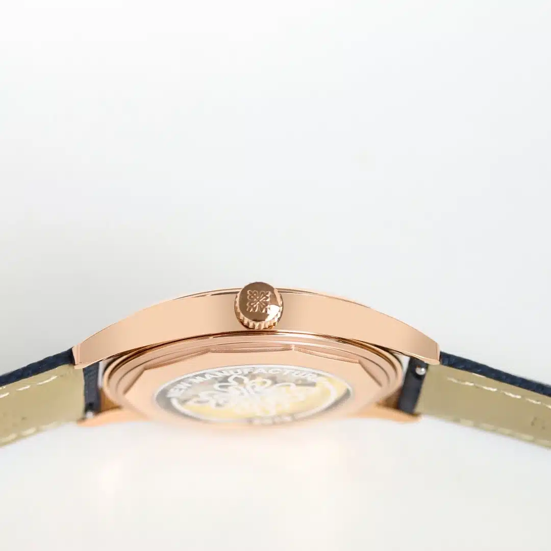 Calatrava 6007G-011 DATE, SWEEP SECONDS. 40 mm,Gold