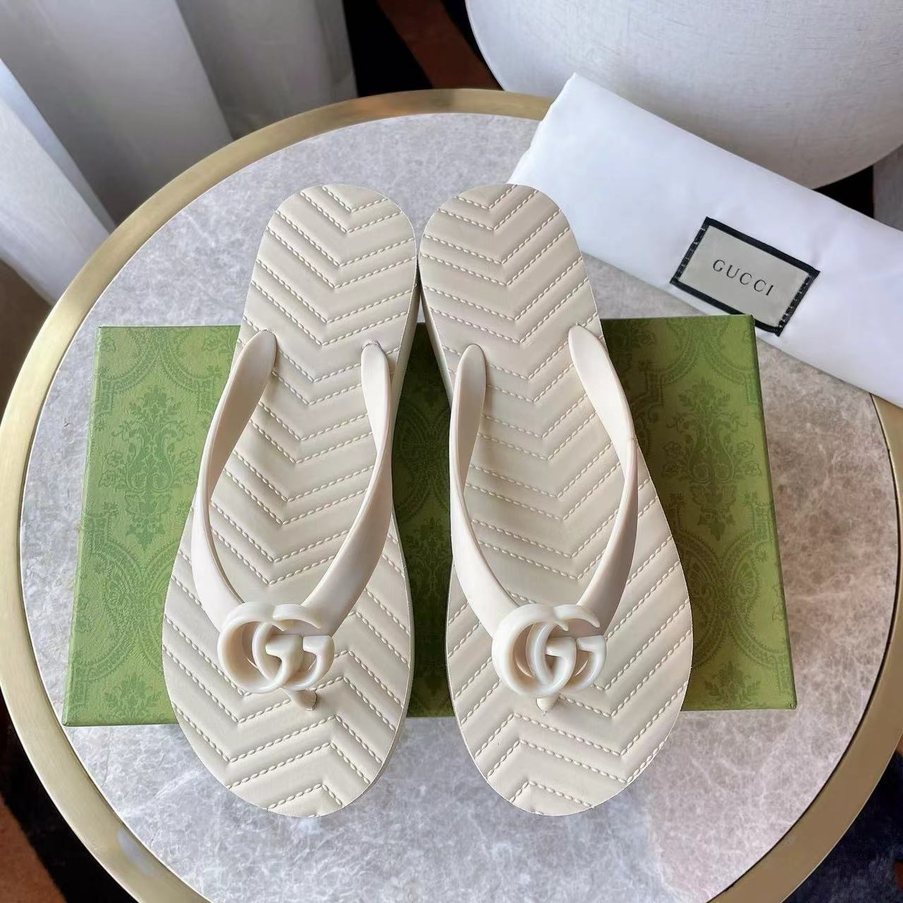 Gucci Shoes V-shaped toe clamp Band drill Slide Sandal (Replica)
