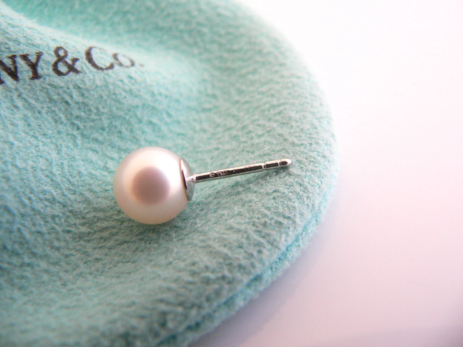 Tiffany & Co 18K White Gold 7 MM Pearl Earrings Studs Gift Pouch Love