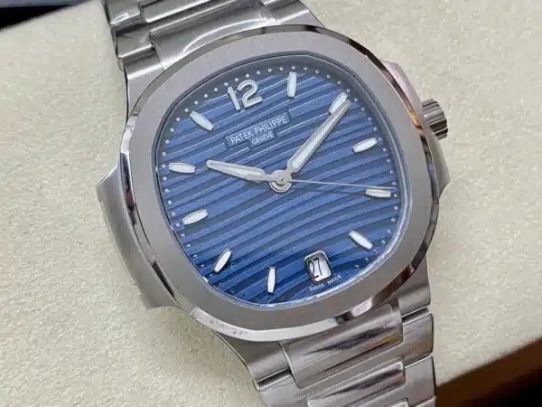 Nautilus 7118/1A-001 Ladies Automatic.  35.2 mm,Steel,